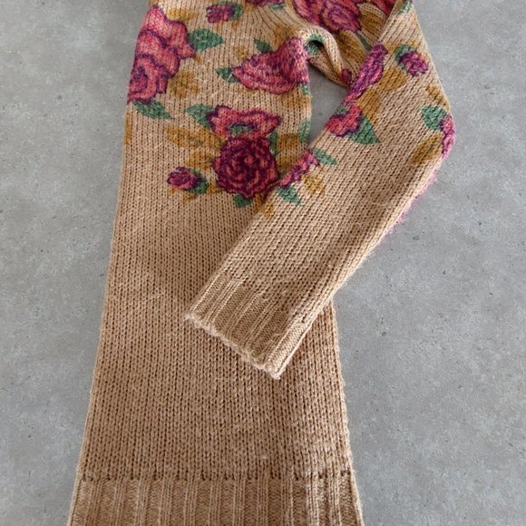 RUE 21 Women's 100% Acrylic Floral Print Crew Neck L/S Sweater - Tan Red Green - Picture 9 of 13